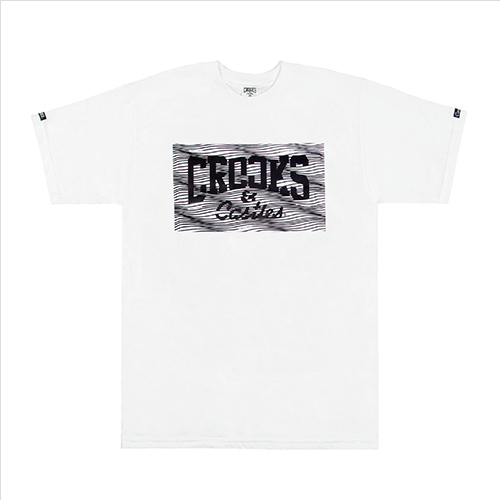 SKEWED CORE LOGO SS TEE - WHT(1540700)