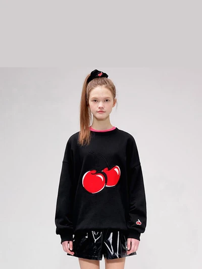 BIG CHERRY SWEATSHIRT IS [BLACK]