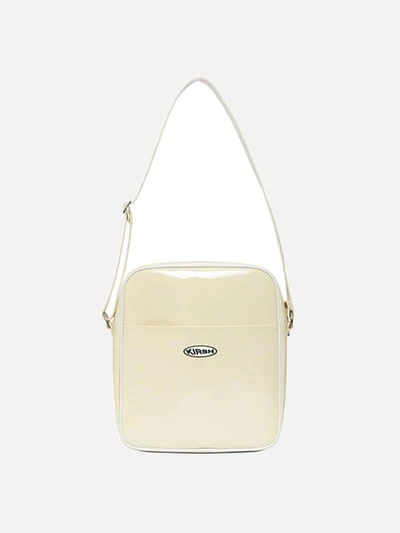 AIRLINE BAG IS [IVORY]