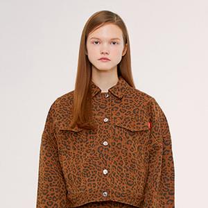 TRUCKER JACKET IS [LEOPARD]
