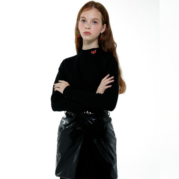 SMALL CHERRY TURTLENECK IA [BLACK]